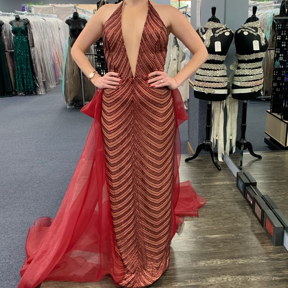 Elegant Red Evening Gown - Picture 7 of 8